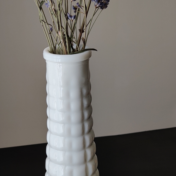 Vintage | EO Brody milk glass bud vase | geometric pattern - Picture 2 of 9